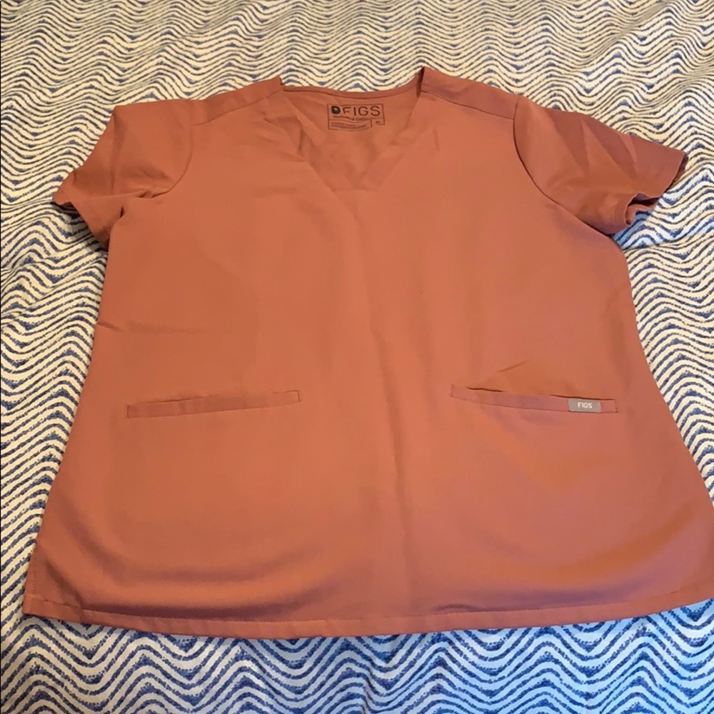 Figs three pocket scrub top in mauve